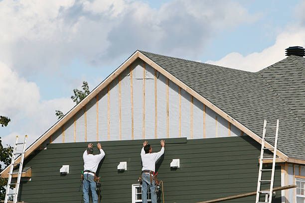 Professional Siding technician working in USA